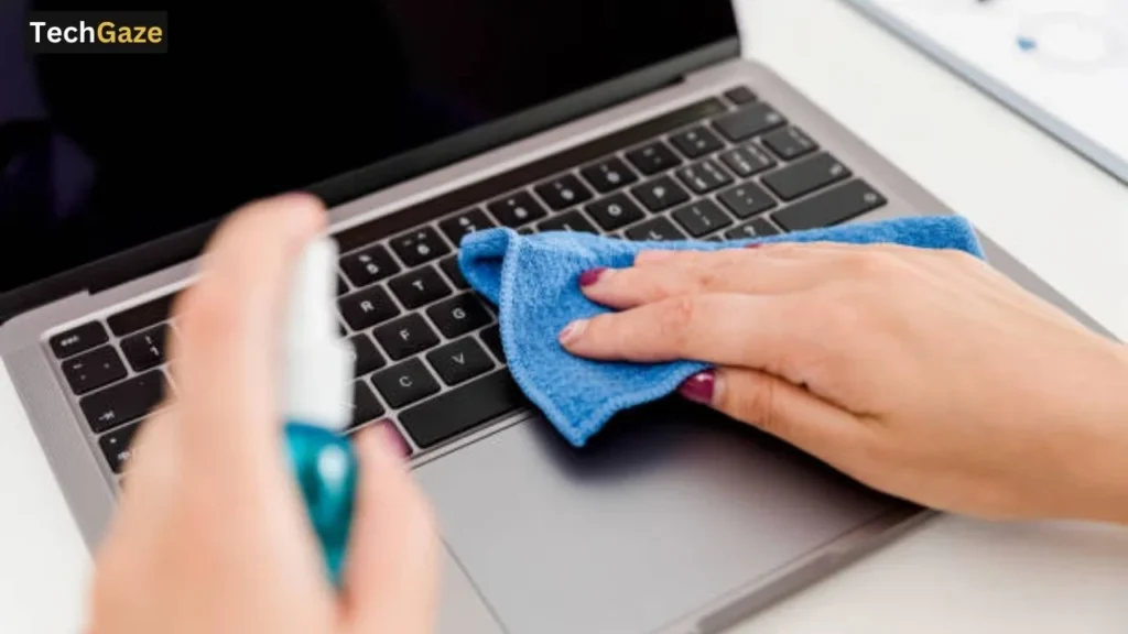 How to clean Laptop Screen? The Ultimate Guide 2024